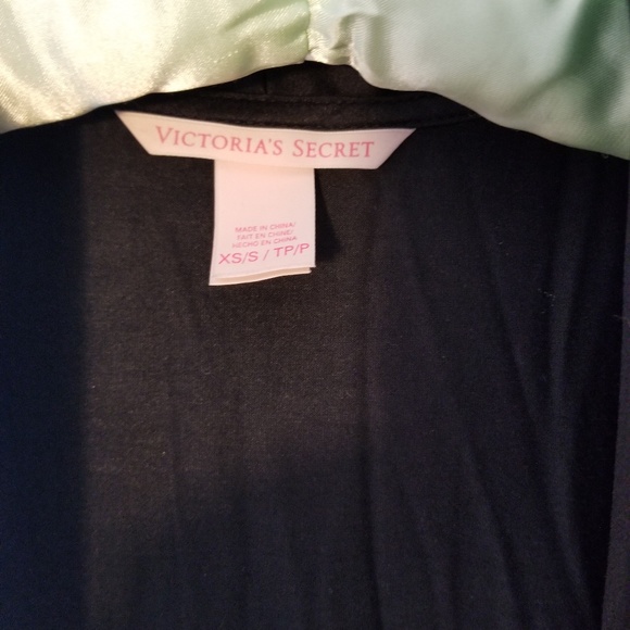 *** sold*** Victoria Secret Kimono - Picture 2 of 2